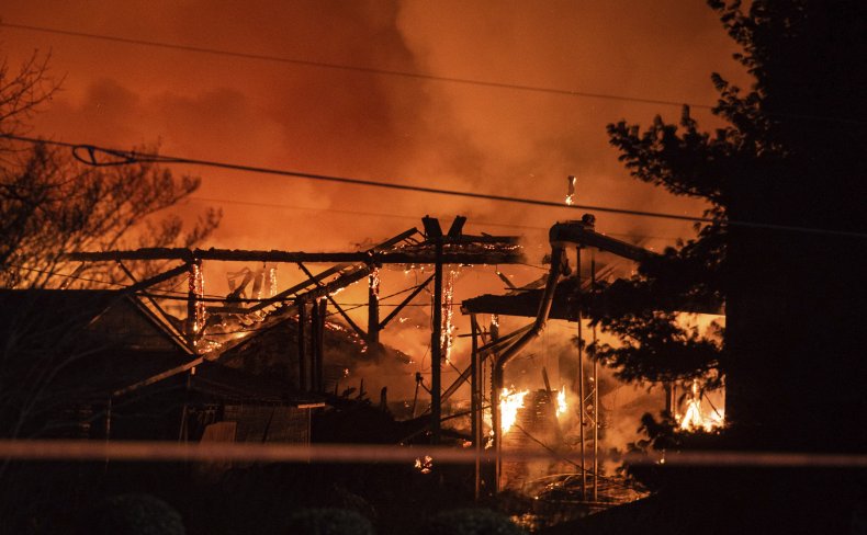 Wake Forest Cancels Classes, About 6,500 Evacuated After
Fertilizer Plant Catches Fire 1